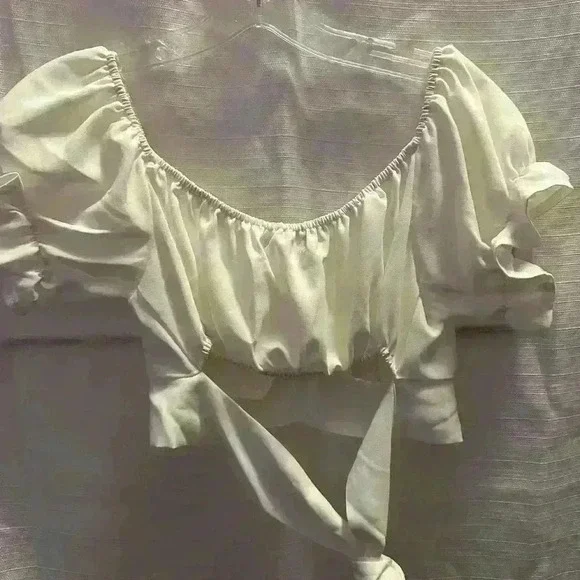 SHEIN Vcay NWT, ruffled, tie in back crop top, women’s size 2 - Picture 2 of 4